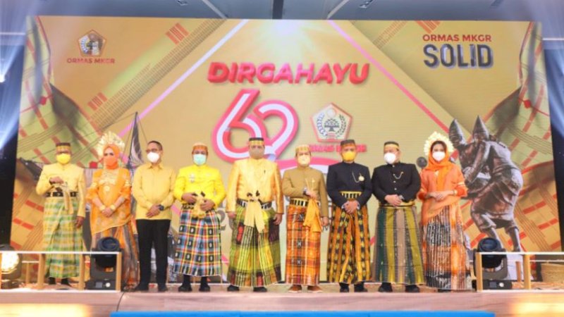 Ketua Umum DPP Partai Golkar, Airlangga Hartarto (AH), hadir pada hari ulang tahun MKGR di Hotel Claro, Jalan A.P. Pettarani, Kota Makassar, Ahad (16/1/2022).