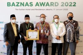 Wali Kota Makassar Dianugerahi Penghargaan Baznas Award 2022