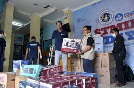 Yayasan Hadji Kalla Serahkan Bantuan Peralatan Usaha kepada 23 Orang Disabilitas