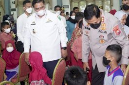 Siapkan Paket Sembako, Bupati Maros dan Kapolda Sulsel Pantau Vaksinasi Anak