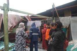 Dua Rumah Rusak Berat di Makassar Akibat Angin Kencang, Pemprov Kirim Bantuan