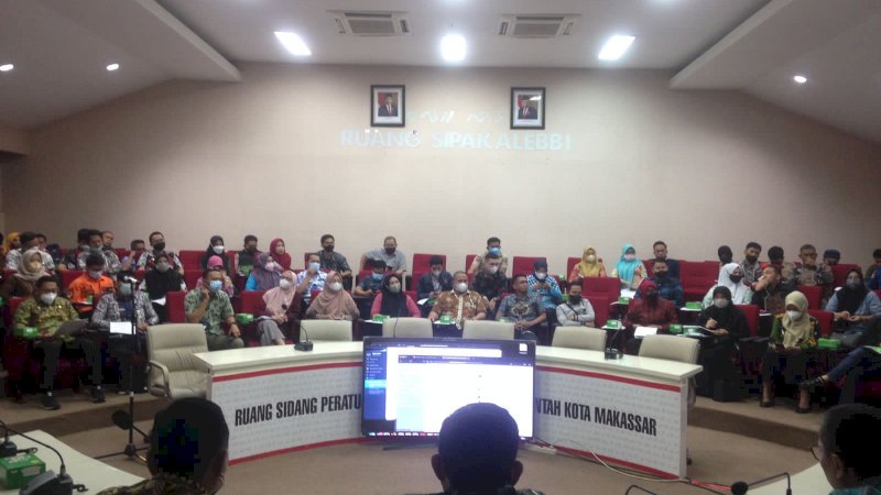 Suasana kegiatan Rapat bersama Pejabat Pengelola Informasi dan Dokumentasi (PPID) utama Diskominfo Makassar berlangsung di Balai Kota, Kamis (20/01/2022).