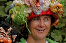  Penyanyi Antivaksin Meninggal Setelah Sengaja Tulari Dirinya COVID-19