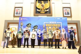 Pemkot Makassar Beri Penghargaan ke Pihak yang Berkontribusi Sukseskan Vaksinasi 