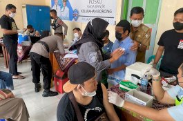 Target Bebas Covid-19, Kelurahan Borong Jemput Warga Ikut Vaksin