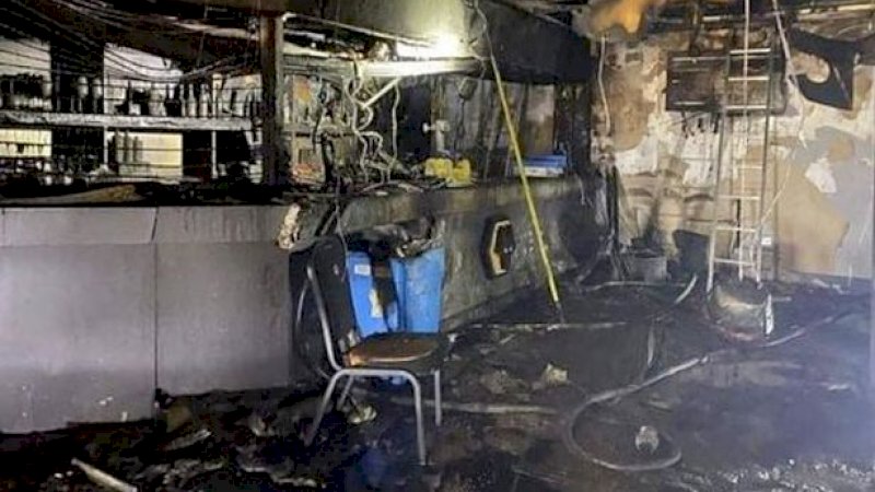 Kerusakan yang terjadi akibat kebakaran di Molineux, Stadion Wolverhampton Wanderers (Foto The Mirror). 