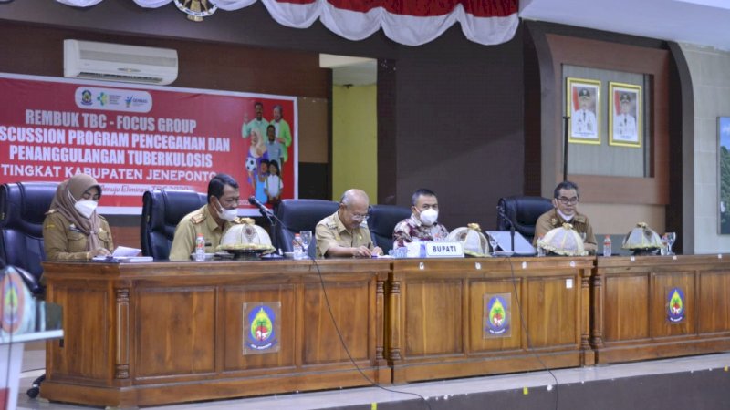 Bupati Jeneponto, H. Iksan Iskandar memberikan sambutan pada acara rembuk Tuberkulocis (TB) tingkat kabupaten jeneponto, Selasa (25/1/2022).
