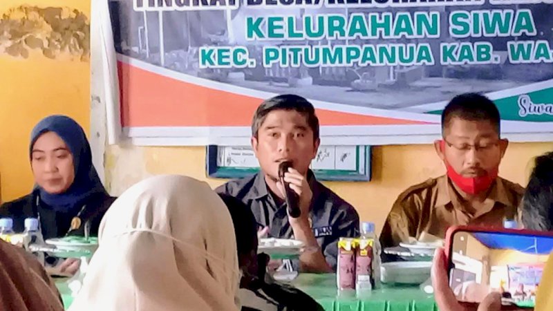 Anggota DPRD Kabupaten Wajo, Andi Suleha Selle dari Fraksi Nasdem dan Elfrianto dari Fraksi PAN  menghadiri Musyawarah Perencanaan pembangunan (Musrembang) Kelurahan Siwa tahun anggaran 2023 di Aula Kantor Kelurahan Siwa Kecamatan Pitumpanua Kabupaten Wajo, Senin (25/01/2022).