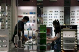 Ada Diskon hingga 70 Persen di Tenant Optik Seis dan Mothercare Mal Ratu Indah