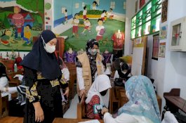 Didampingi Orang Tua, Vaksinasi COVID-19 di SDN Kalukuang IV Makassar Berjalan Lancar