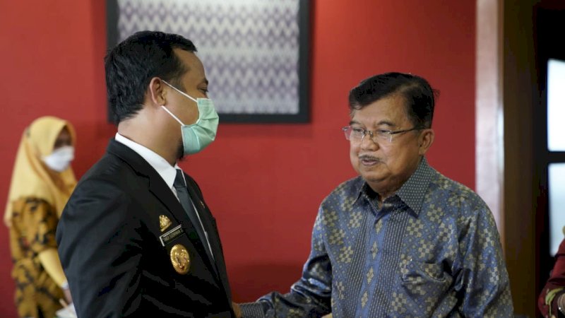 Plt Gubernur Sulsel, Andi Sudirman Sulaiman dan mantan Wakil Presiden RI, Jusuf Kalla.