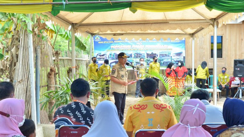 Bupati Jeneponto Serahkan Piagam  Penghargaan Penanganan RTLH dan Kunci Rumah Bantuan