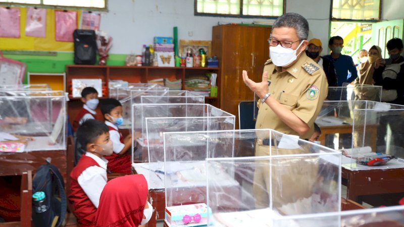 Wali Kota Parepare, HM Taufan Pawe melakukan pemantauan sekolah tatap muka