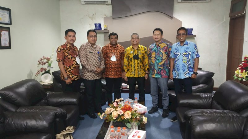Pertemuan Penjabat Direksi PD Parkir Makassar Raya dan Penjabat Direksi PDAM Makassar, Kamis (27/1/22).