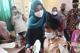 Erna Rasyid Taufan Pantau Pelaksanaan Vaksinasi Anak Usia 6-11 Tahun