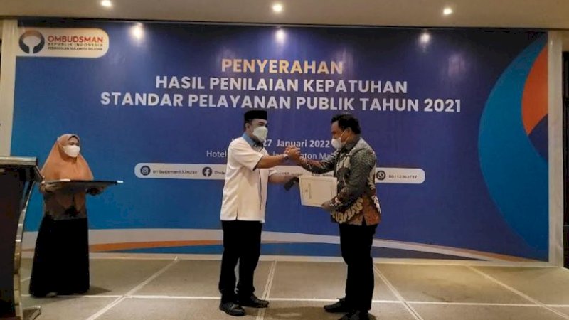 Penyerahan Hasil Penilaian Kepatuhan Standar Pelayanan Publik di Hotel Four Points by Sheraton, Kota Makassar, Kamis (27/1/2022).