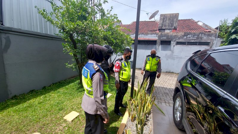 Dua anak balita di Kota Makassar terlindas mobil di jalan Pondok Asri dan Jalan Swadaya, Biringkanaya, Kota Makassar. Satu meninggal dunia. Peristiwa ini terjadi pada Kamis (27/1) siang.