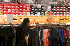 Aneka Brand Sepatu dan Tas Diskon hingga 80 persen di MaRI