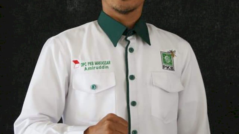 Ketua Dewan Pimpinan Anak Cabang (DPAC) Partai Kebangkitan Bangsa (PKB) Kecamatan Ujung Tanah Kota Makassar, Amiruddin.( Daeng Emir) 