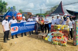 Peduli Korban Bencana, Pejabat Direksi PDAM Makassar Serahkan Bantuan untuk Korban Kebakaran di Tallo