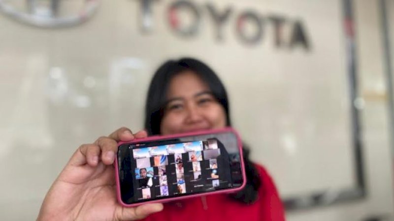 Pelanggan yang tertarik memiliki unit Toyota impian dengan berbagai keuntungan, dapat mengikuti Customer Gathering Online yang digelar tiap pekannya. 