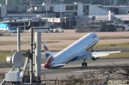 Detik-Detik Menegangkan Pesawat Hampir Terbalik Akibat Angin Kencang