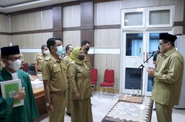 Spesial, Bupati Barru Lantik 2 Kepala Sekolah di Ruang Kerjanya