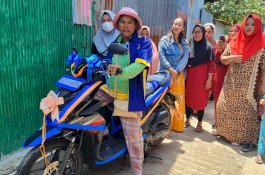 Emak-emak Penjual Kue di Parepare Dilempari Batu oleh Pelajar, Diganjar Lemparan Motor dari Rusdi Masse