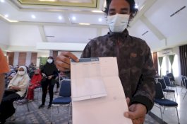 Korban Banjir Bandang Luwu Utara Terima Bantuan Dana Rumah Rusak