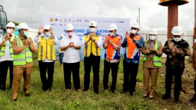 Groundbreaking pembangunan jalan akses tol Makassar New Port (MNP) di Kecamatan Tallo, Kota Makassar, Sulawesi Selatan (Sulsel), Senin (7/2/2022).