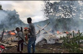 Lupa Matikan Kompor Gas, Dua Rumah di Jeneponto Dilalap Api