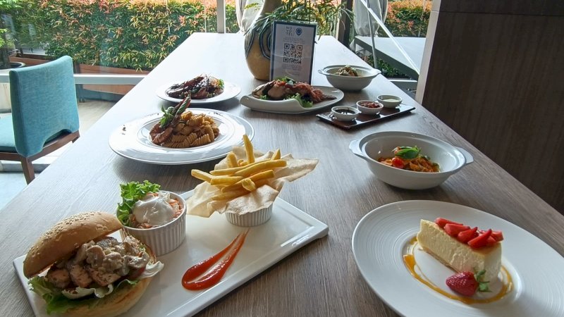 Hidangan ditawarkan secara hati-hati dan berfokus pada bahan-bahan yang berkualitas guna meningkatkan kualitas makanan di Novotel Makassar.