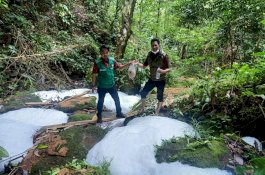 Cek PH Air Sungai Berbusa di Gowa, DLH: Hasilnya Normal