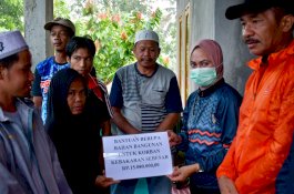 Bupati Luwu Utara Bantu Korban Kebakaran di Sabbang Selatan dan Baebunta