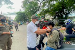 Bersama Tripika, Camat dan Sekcam Tamalanrea Kompak Patroli Masker  untuk Cegah Penyebaran Covid 19