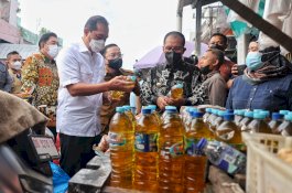 Danny Pomanto Dampingi Mendag RI Pantau Minyak Goreng di Pasar Tradisional