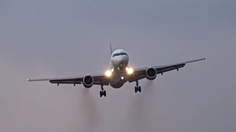 Pesawat Manchester City gagal mendarat di Bandara Manchester karena diterjang Badai. ( Foto Marca) 