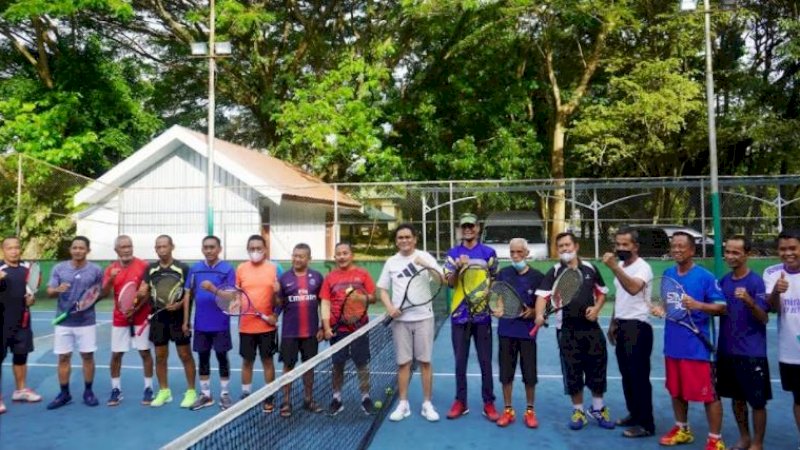 Turnamen tenis hari jadi ke-62 Barru berlangsung di Lapangan Tennis Pemkab Barru, Jumat (18/2/2022). 