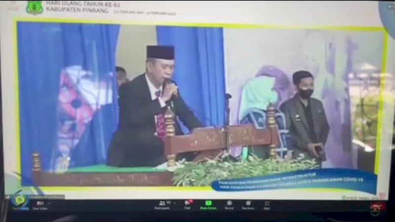 Ilyas saat didaulat membacakan ayat suci Al-Qur'an pada puncak hari ulang tahun (HUT) ke-62 Kabupaten Pinrang di Gedung Indoor Kantor Bupati Pinrang, Sabtu (19/2/2022). (Foto: Tangkapan layar video)