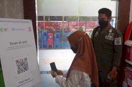 Antisipasi Penularan Covid 19, Camat Makassar Imbau Warganya Scan Bascode Peduli Lindungi