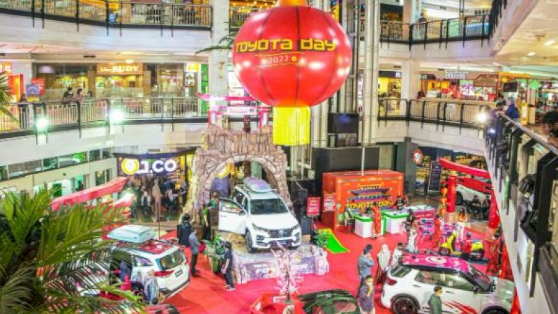 Bertajuk Lunar Fest, Kalla Toyota menampilkan unit Toyota unggulan 10–-20 Februari di atrium Mal Ratu Indah (MaRI).