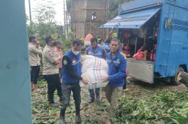 Pemkab Gowa Salurkan Bantuan untuk 77 KK Korban Angin Kencang