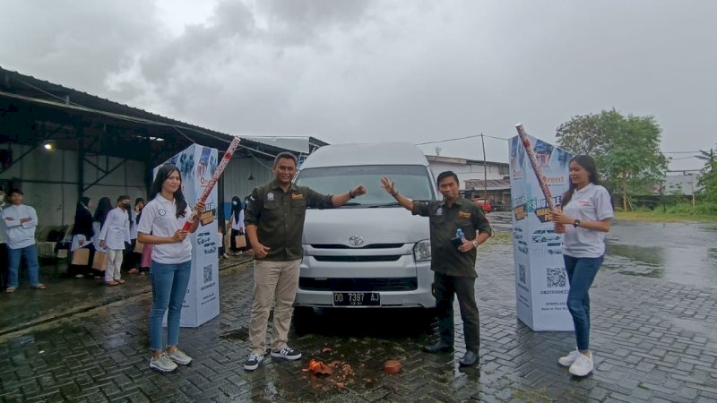 Orent (Oto Rental Nusantara) menggelar peresmian shuttle di Pool Taksi di Makassar bertepatan dengan HUT Bosowa ke-49 th pada Selasa (22/2/2022). 