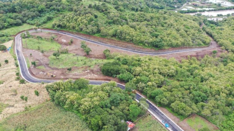 Pengerjaan Jalan Suaka Alam Lestari sepanjang 3,5 kilometer dengan lebar 7 meter telah rampung.