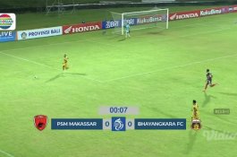 Menit-menit Akhir Babak Pertama Lawan Bhayangkara FC, Penjaga Gawang PSM Makassar Kesakitan