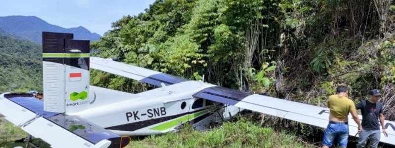 Pesawat Tergelincir Saat Akan Mendarat di Papua, Tabrak Permukiman Penduduk