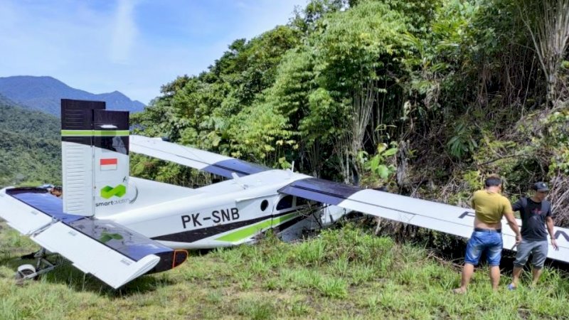Pesawat jenis Pilatus milik maskapai Smart Cakrawala Aviation tergelincir di Kabupaten Paniai, Papua, Sabtu (26/2/2022). (Foto: Istimewa)