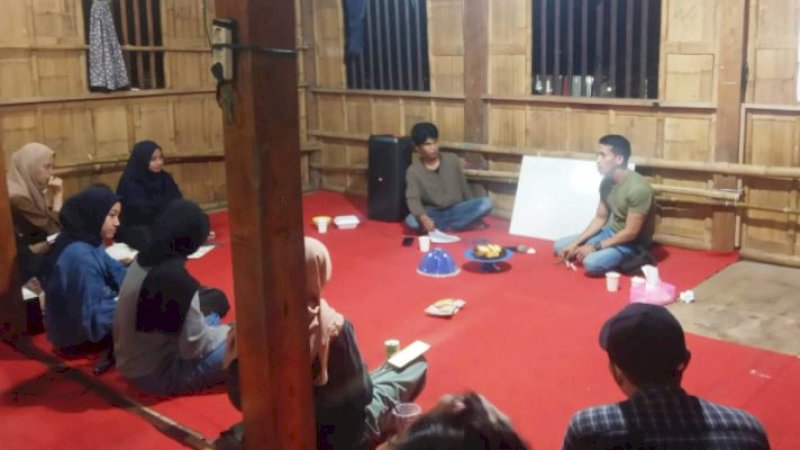 Writing Camp ke-8 Pecandu Aksara berlangsung di Benteng Somba Opu, Kabupaten Gowa, Jumat hingga Ahad, 25--27 Februari 2022.