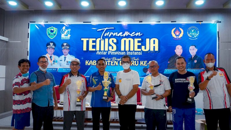 Kalahkan Ketua KONI, Kepala Kemenag Barru Juara Tenis Meja HUT Ke-62 Barru