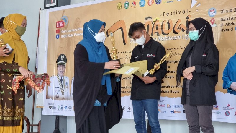 Hadiri Penutupan Festival Tomaugi, Erna Rasyid Taufan Ungkap Pentingnya Bahasa Daerah dalam Syiar Islam
